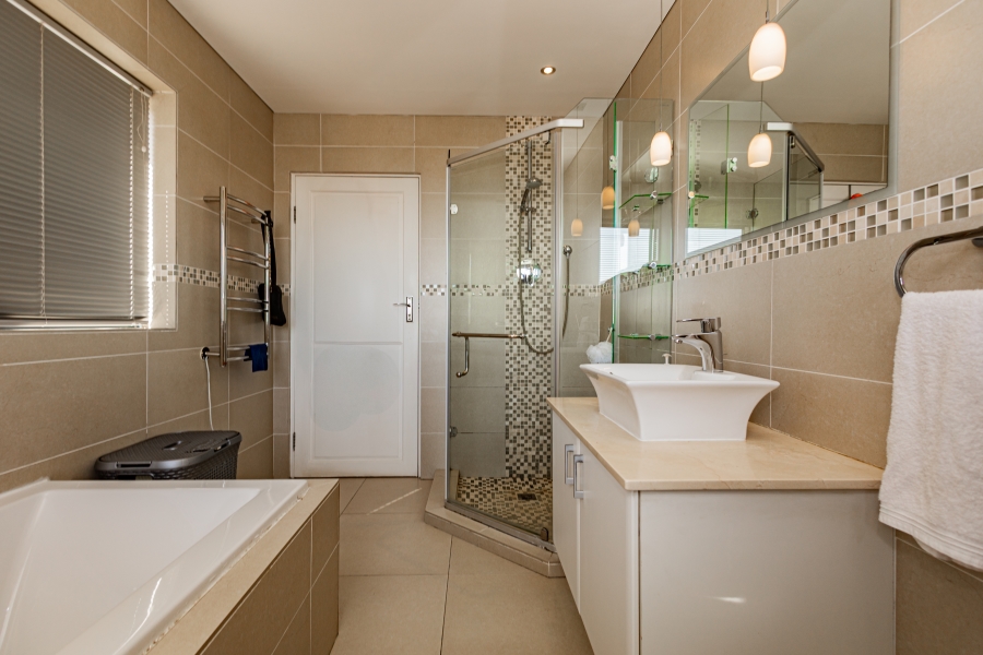 6 Bedroom Property for Sale in Baronetcy Estate Western Cape